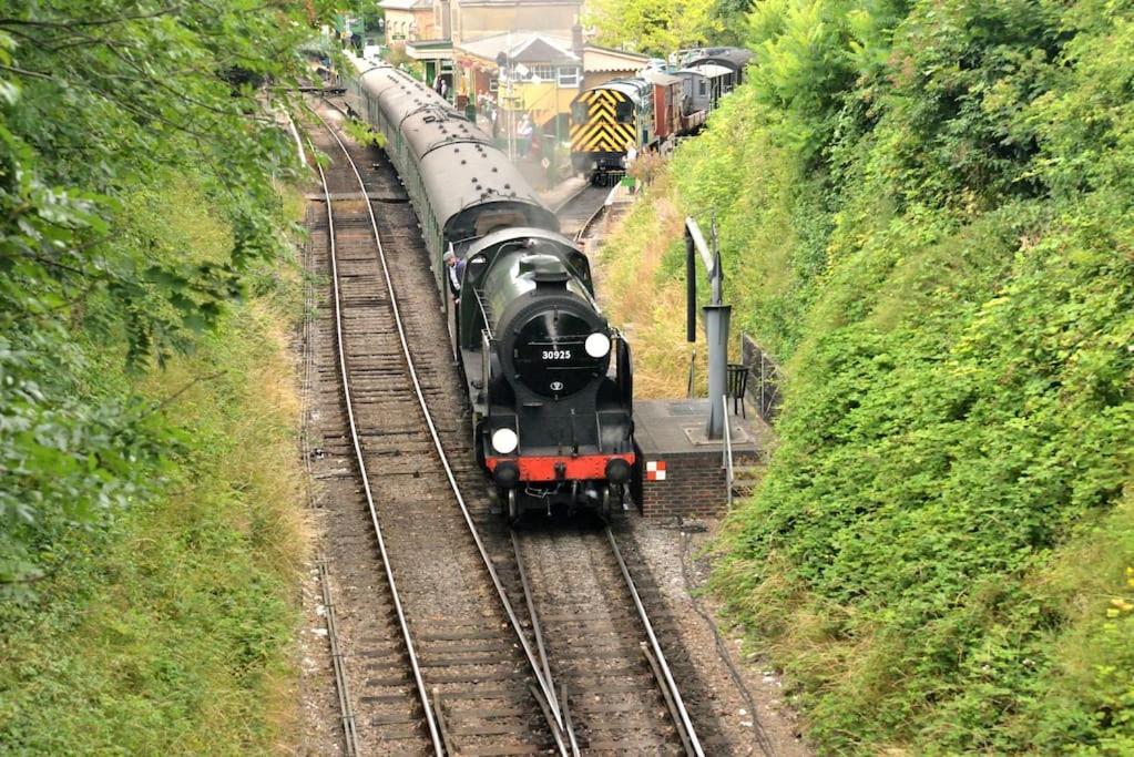 Cosy House, A Train Spotter'S Delight! New Alresford Exterior foto
